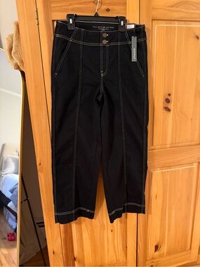 Chico's pull on Wide-Leg Jeans with Contrast Stitching - Black
